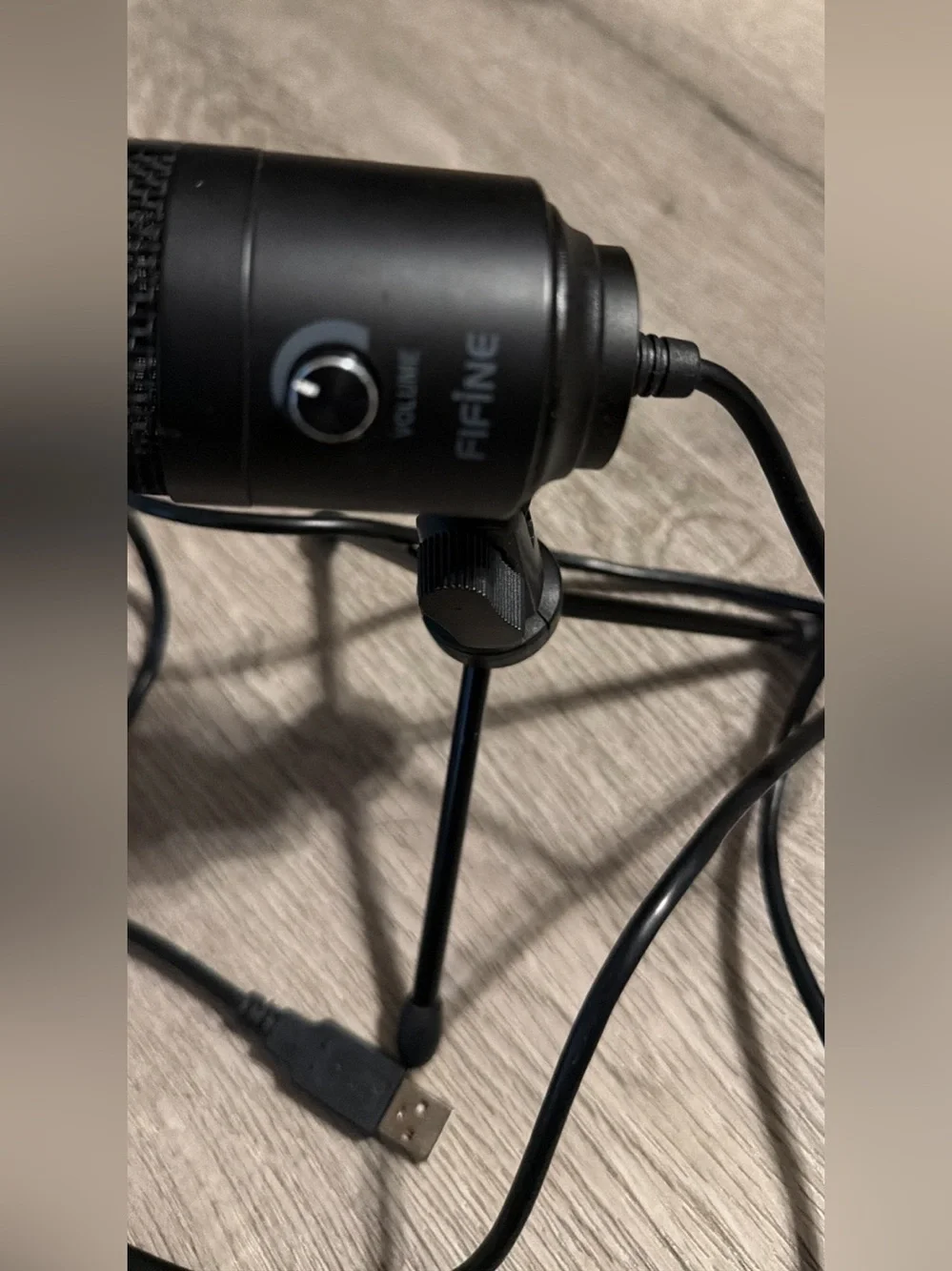 Fifine USB Desktop Microphone in Black with Adjustable Tripod Stand